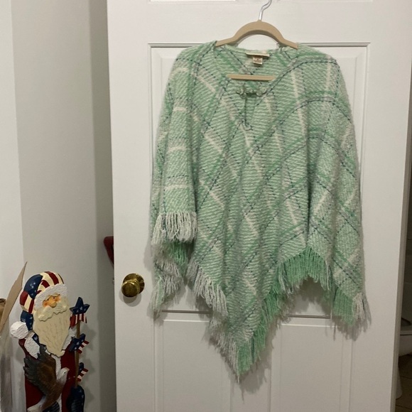 SHAMROCK PONCHO Softie Alpaca Wool Blend Green Cheerful Boho Made in Ireland - Picture 5 of 16
